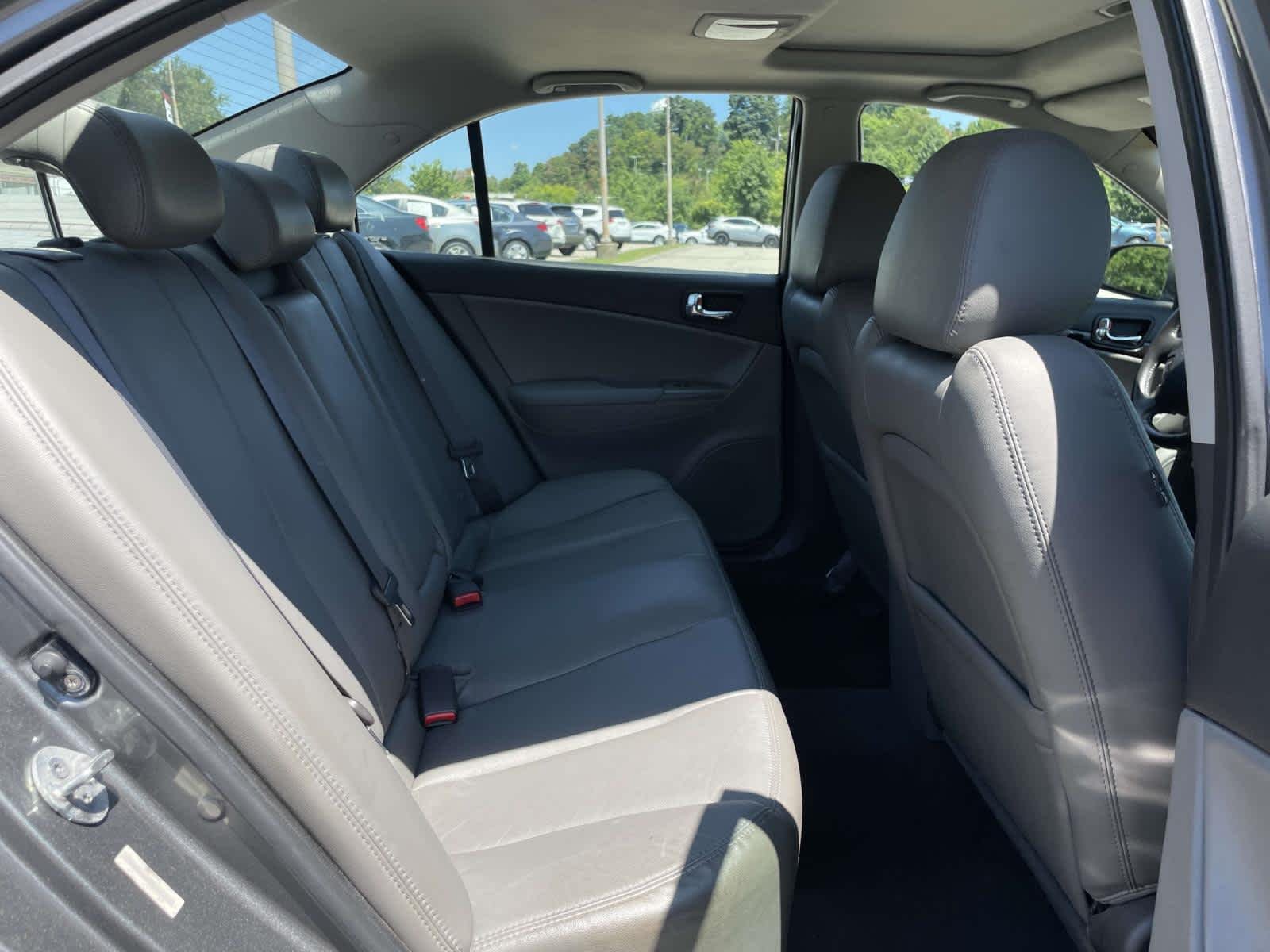 Used 2010 Willow Gray Hyundai Limited PZEV image 25