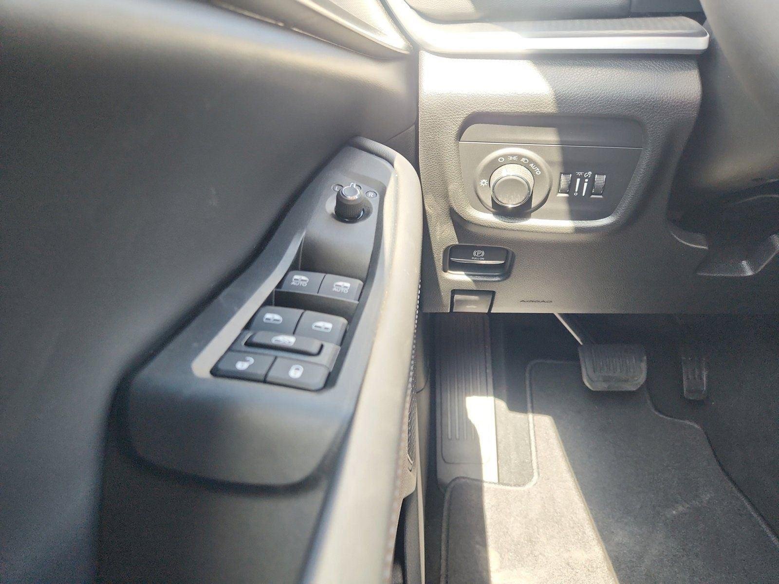 New 2026 Bright White Clear-Coat Exterior Paint Jeep Laredo image 18