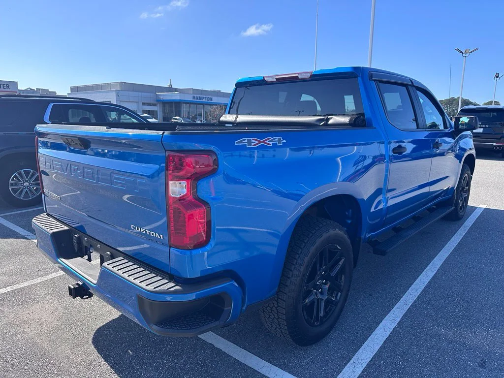 Used 2022 Blue Chevrolet Custom image 4
