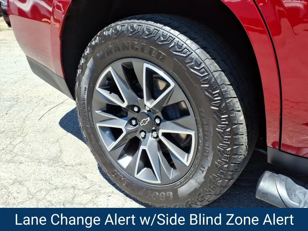 Used 2024 Red Chevrolet Z71 image 32