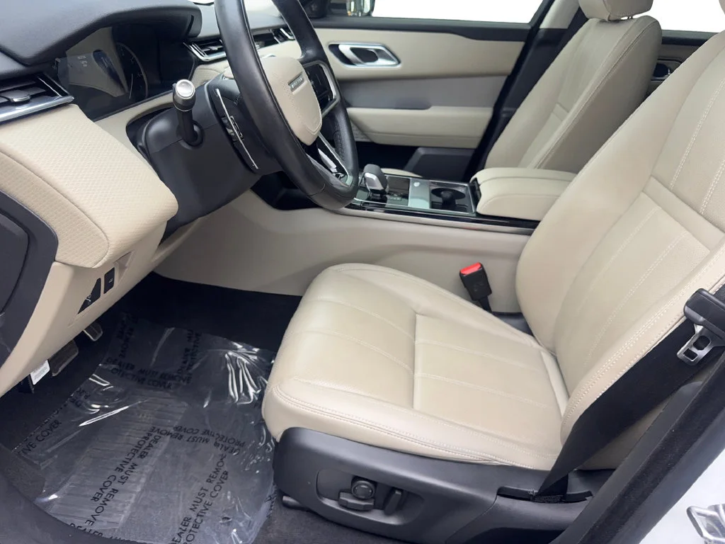 Used 2023 White Land Rover R-Dynamic S image 30