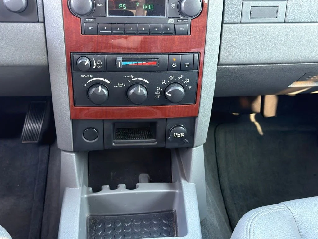 Used 2004 Black Dodge SLT image 33