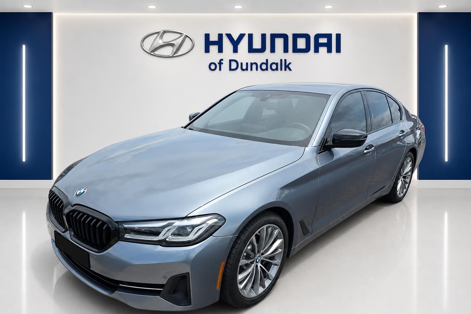 Used 2022 Blue BMW 530i image 3