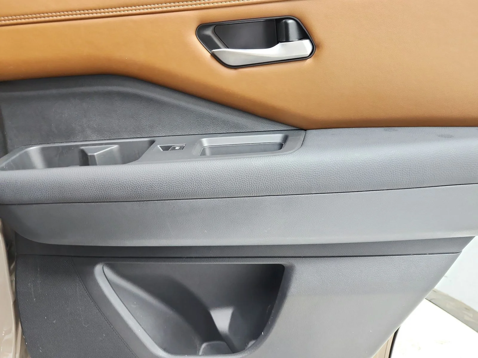 Used 2023  Nissan Platinum image 47