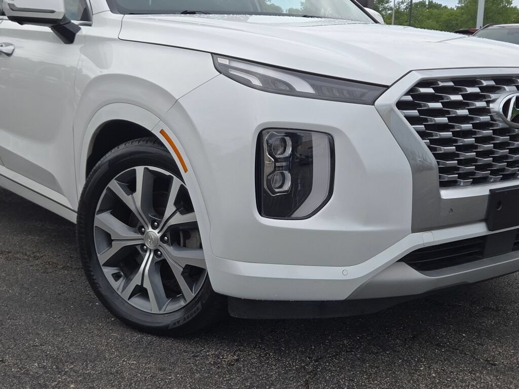 Used 2021 White Hyundai Limited image 3