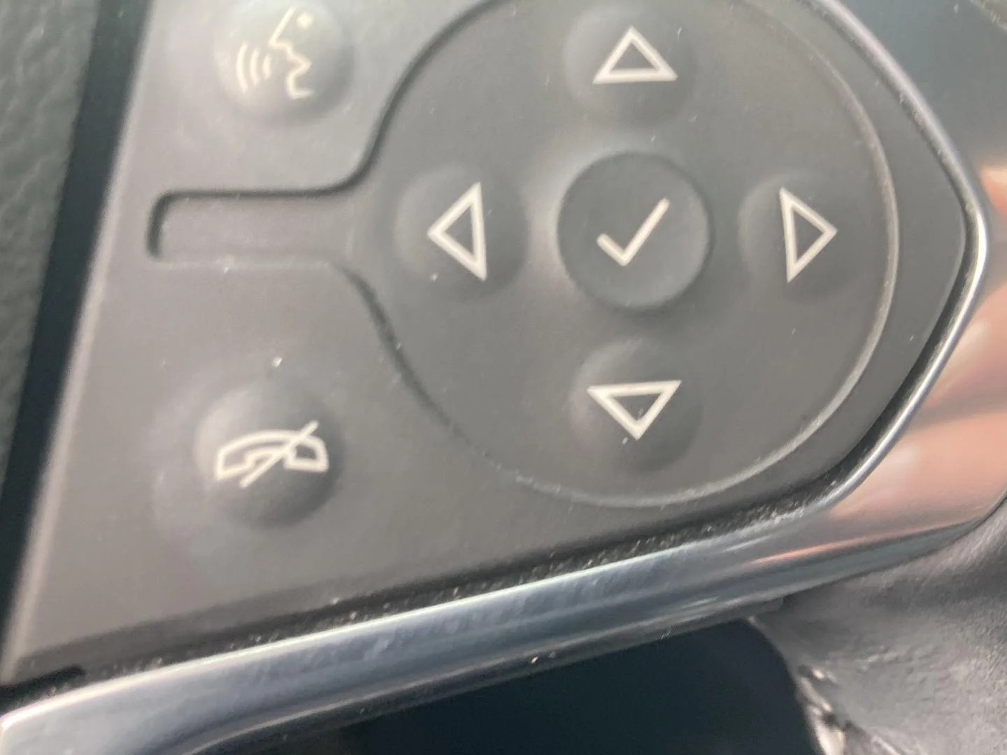 Used 2022 Silver Ice Metallic Chevrolet LT Cloth image 17