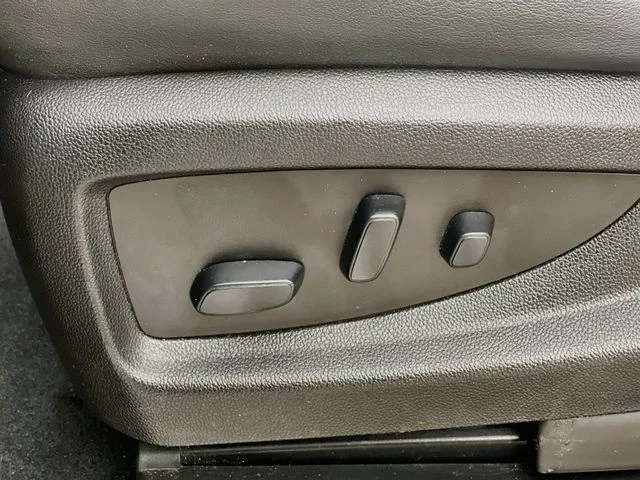 Used 2019 Silver GMC Denali image 11