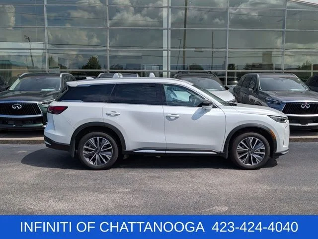 Certified Used 2026 White INFINITI LUXE image 9