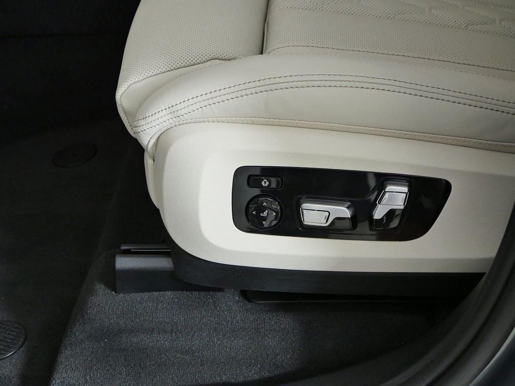 New 2026 Skyscraper Grey Metallic BMW xDrive50e image 38