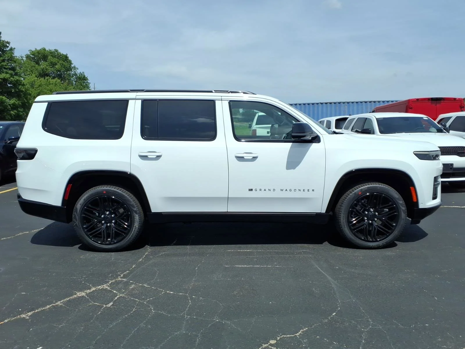New 2026 Bright White Clear-Coat Exterior Paint Jeep Limited Reserve image 19