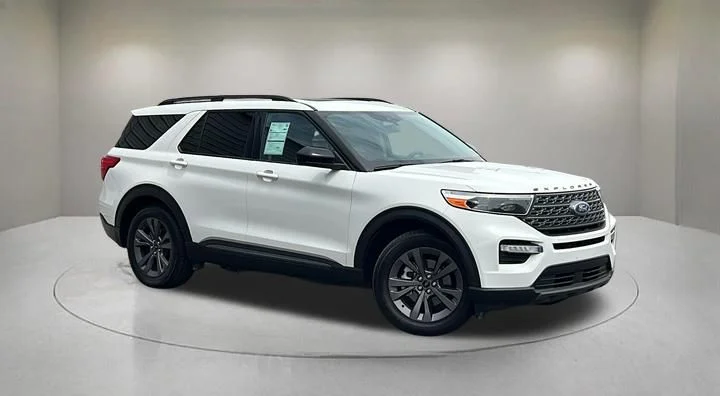 2023 Ford Explorer XLT 4WD's photo