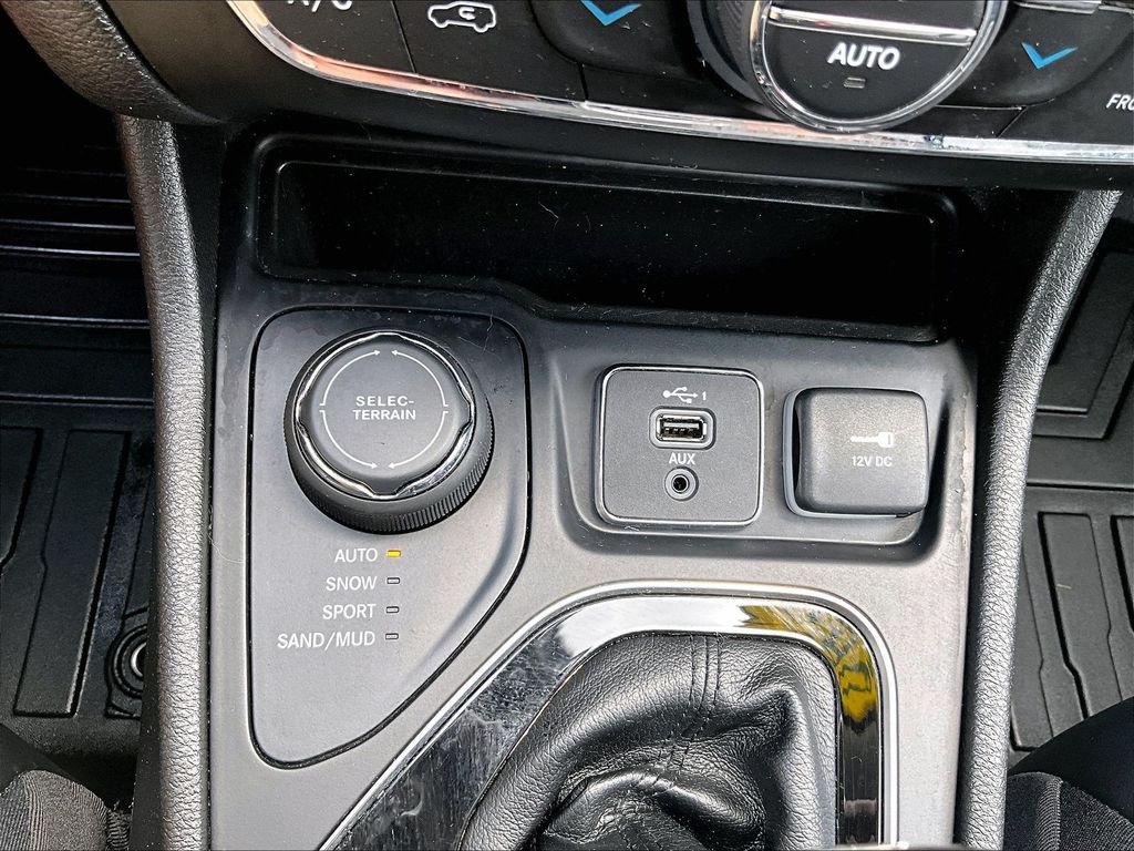 Used 2020 Gray Jeep Limited image 25