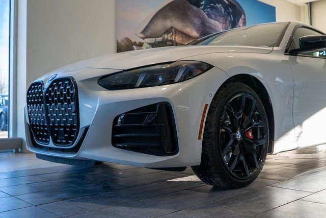 New 2026 Mineral White Metallic BMW 430i xDrive image 5