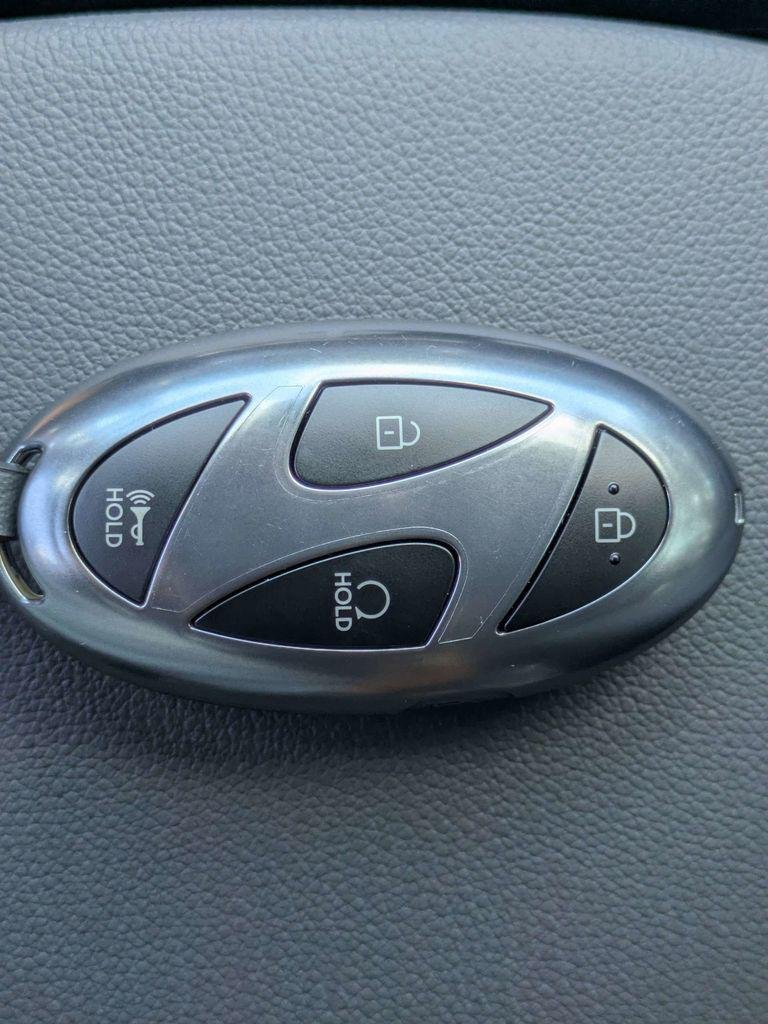 New 2026 Silver Hyundai SEL Convenience image 33