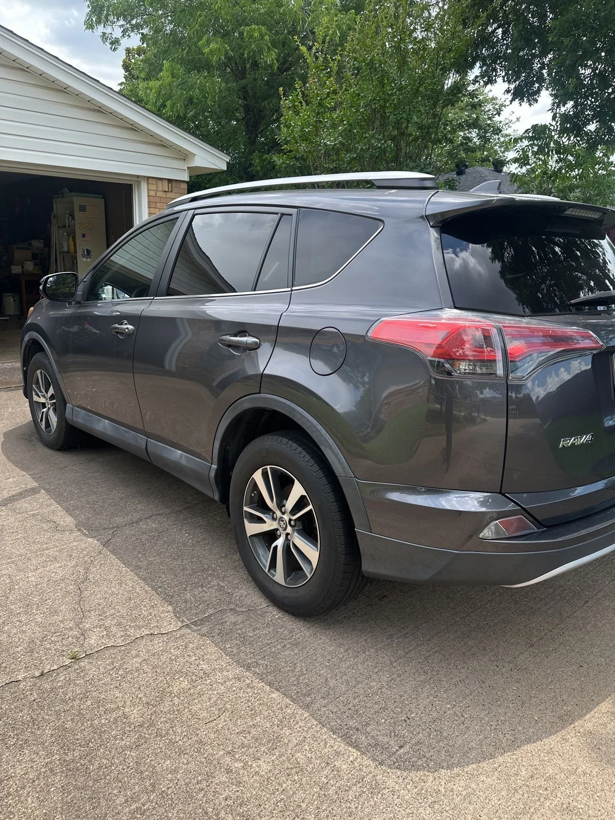 Used 2016 Gray Toyota XLE image 4