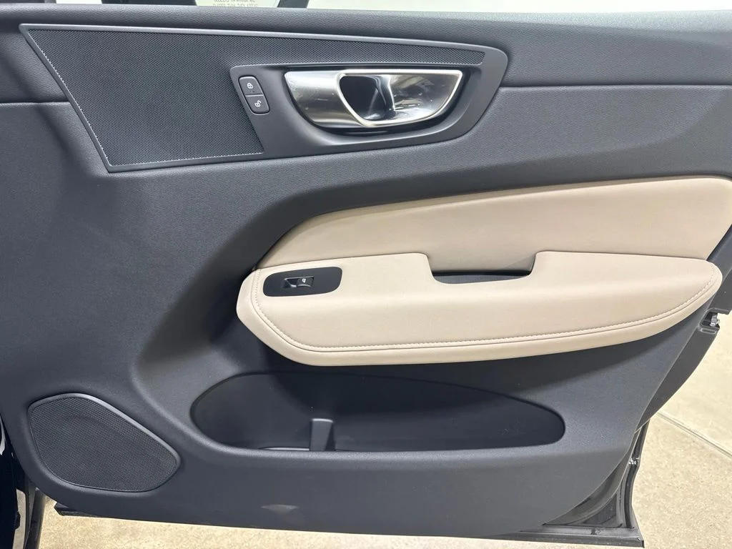 New 2026 Onyx Black Metallic Volvo T8 Plus image 26