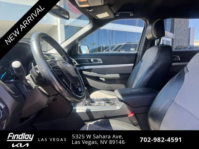 Used 2017 Black Ford XLT image 4