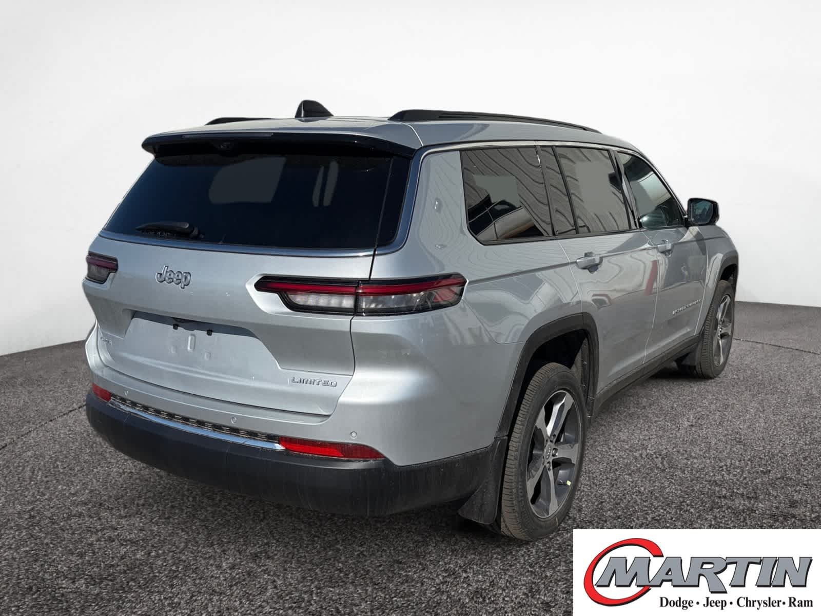 New 2025 Silver Zynith Exterior Paint Jeep Limited image 5