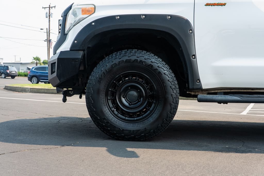 Used 2014 Super White Toyota SR5 image 8