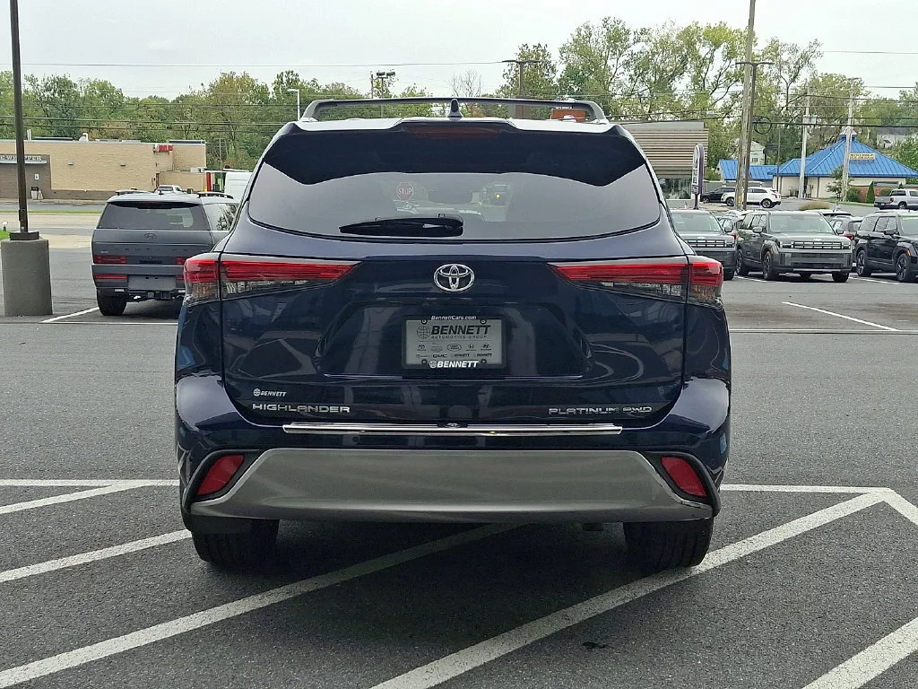 Used 2022  Toyota Platinum image 5