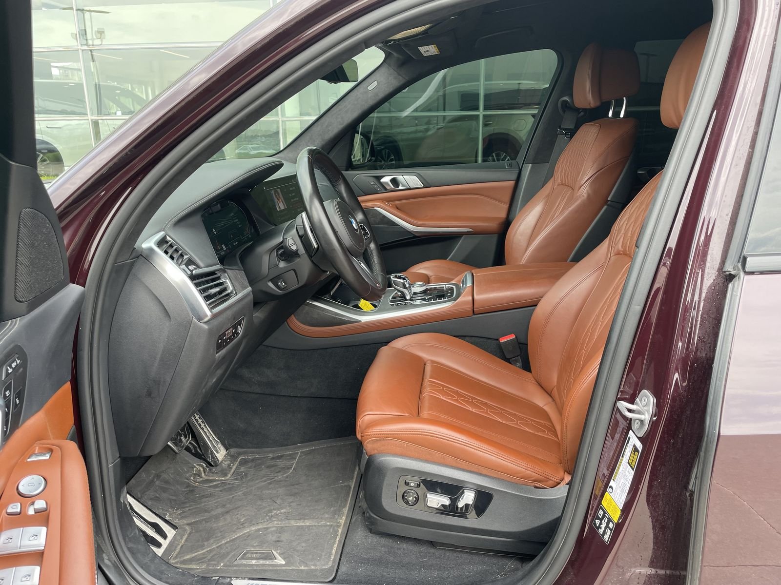 Used 2022 Red BMW xDrive40i image 6