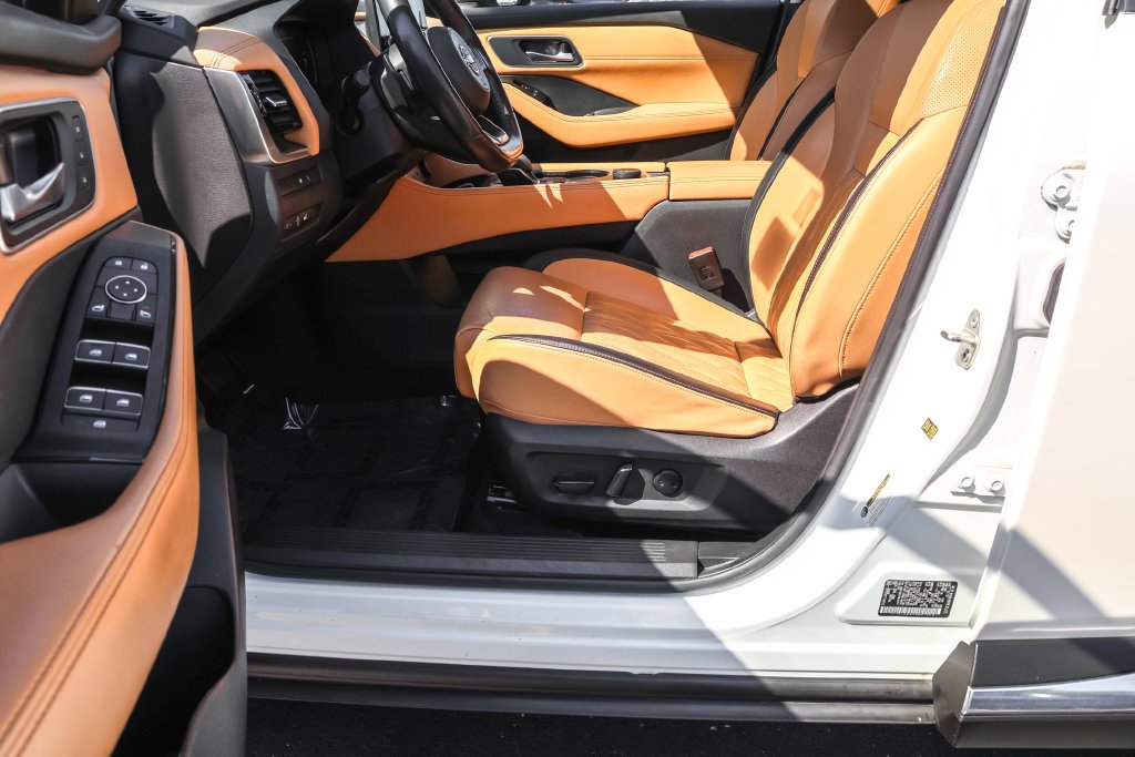 Used 2023 White Nissan Platinum image 26