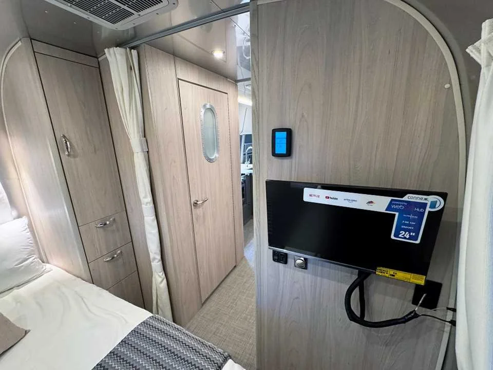 New 2027 SILVER AIRSTREAM  image 24