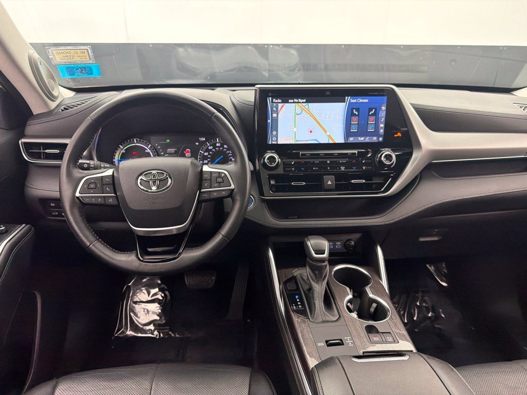 Used 2022 Beige Toyota Platinum image 7