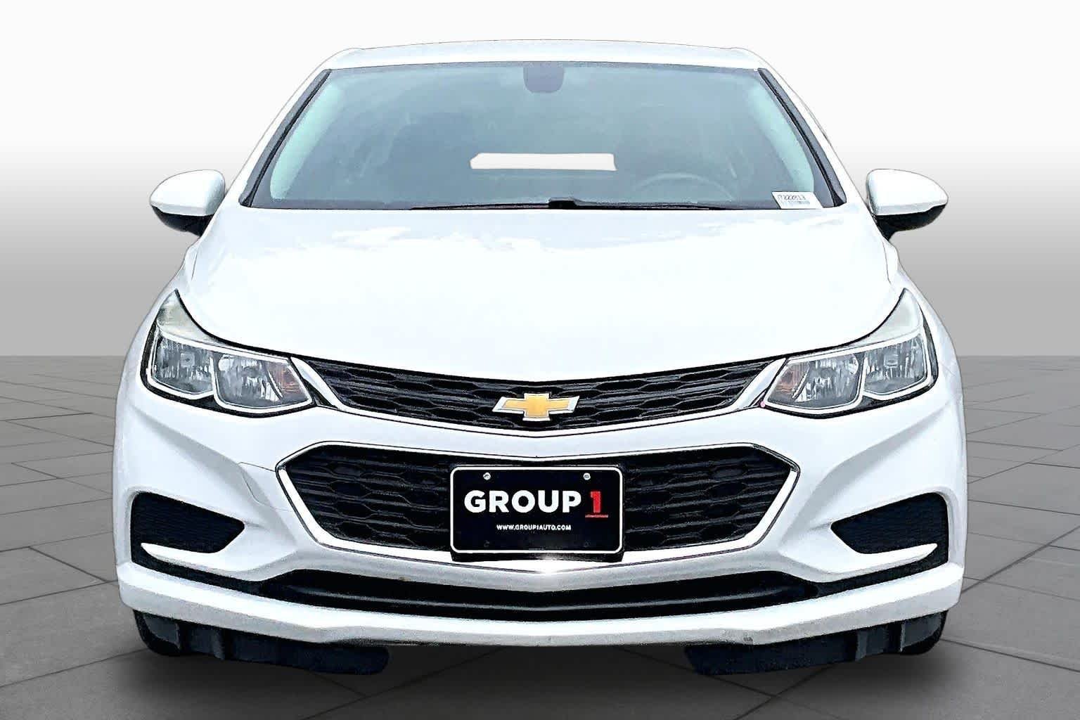 Used 2018 Summit White Chevrolet LS image 4