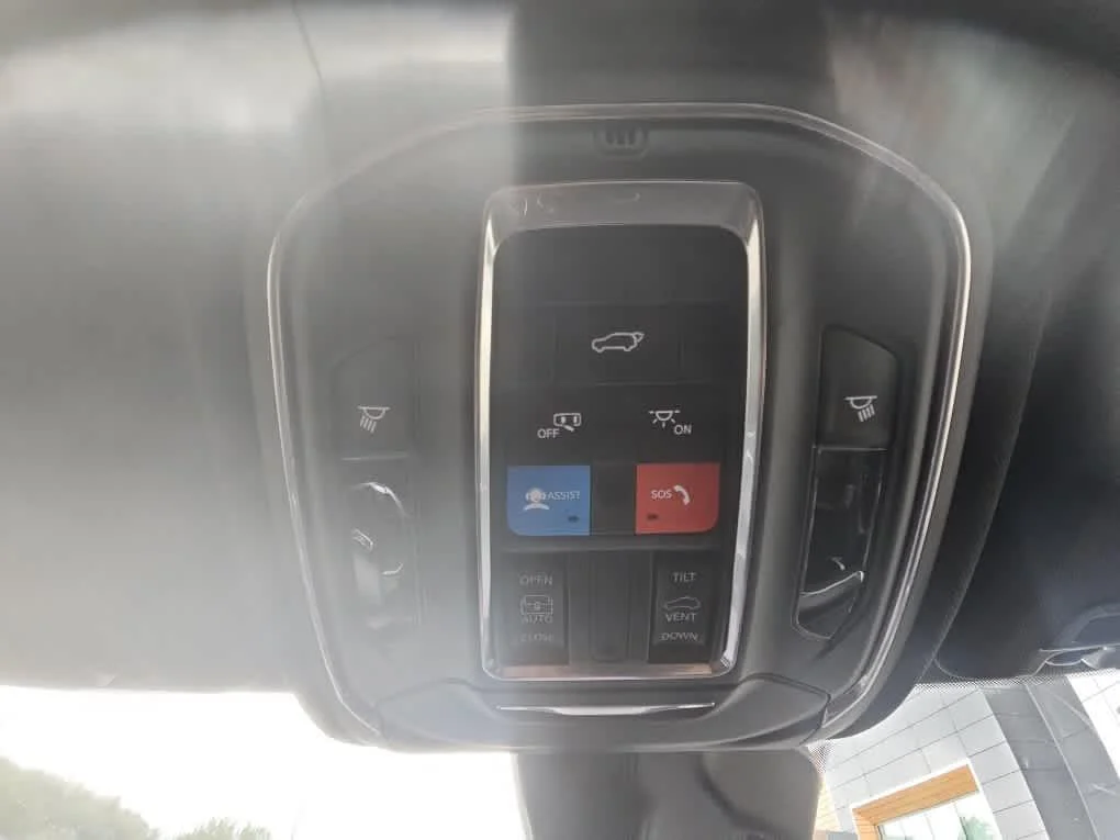 New 2026 Silver Zynith Jeep Laredo X image 31