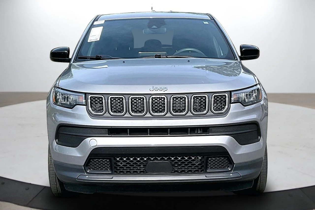 Used 2023 Silver Jeep Sport image 3