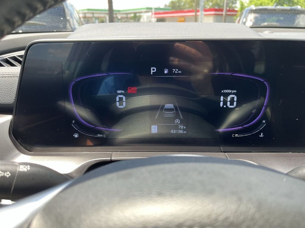 Used 2025 White Kia S image 15