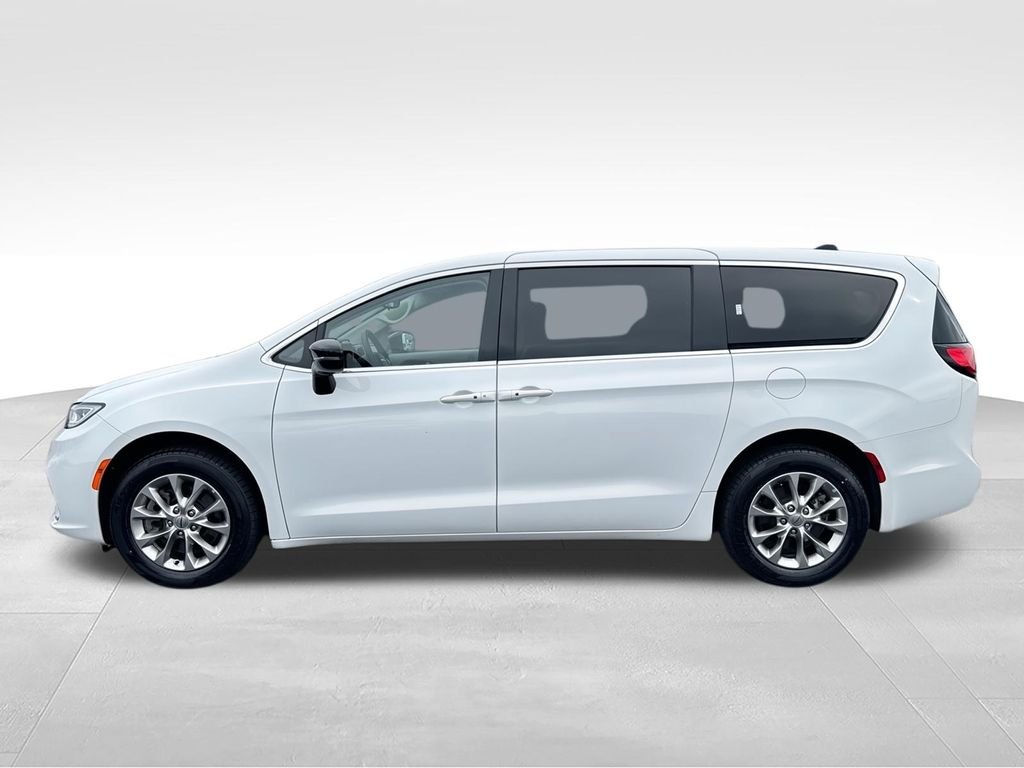 Used 2024 White Chrysler Touring L image 5