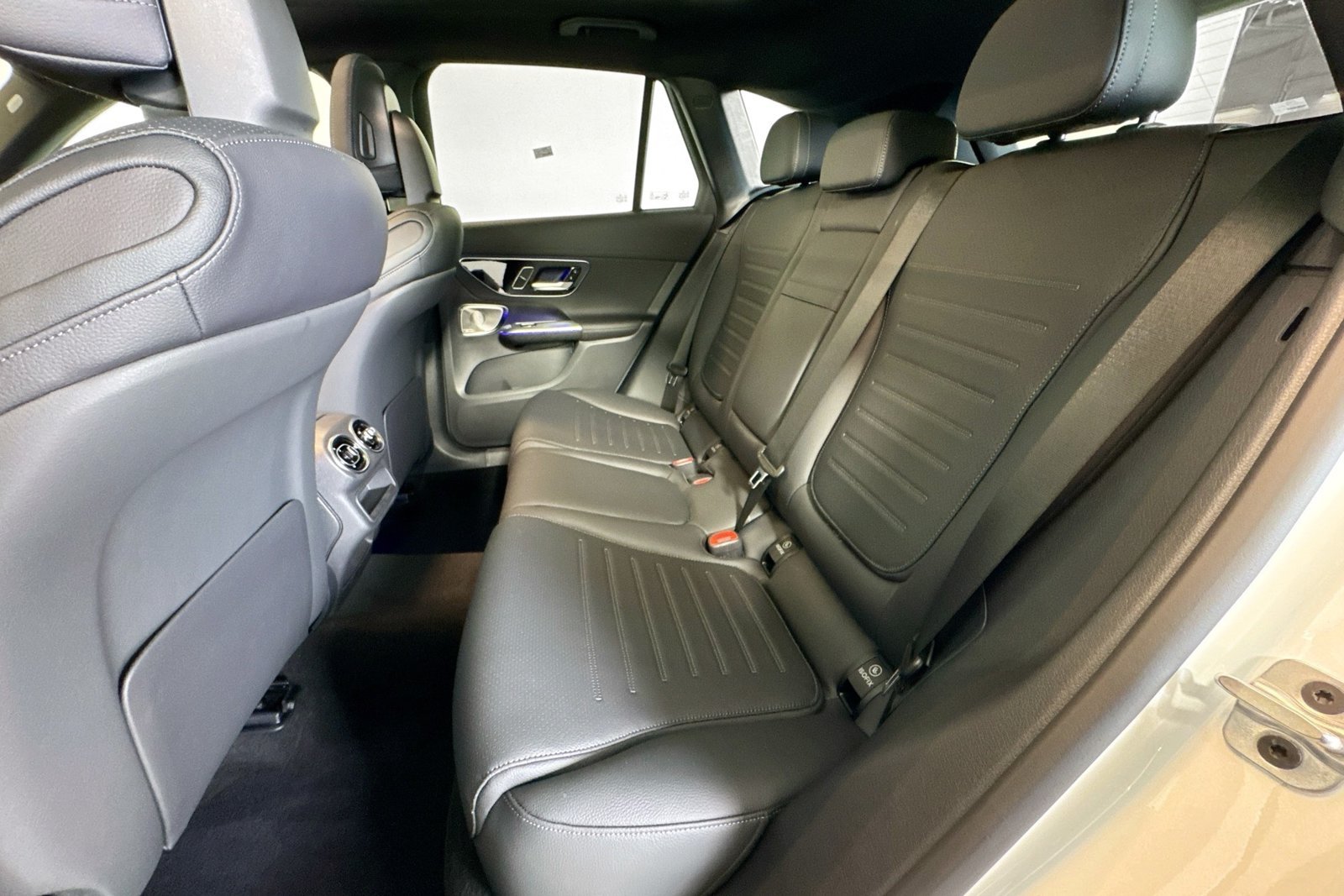 New 2026 Polar White Mercedes-Benz GLC 300 image 22