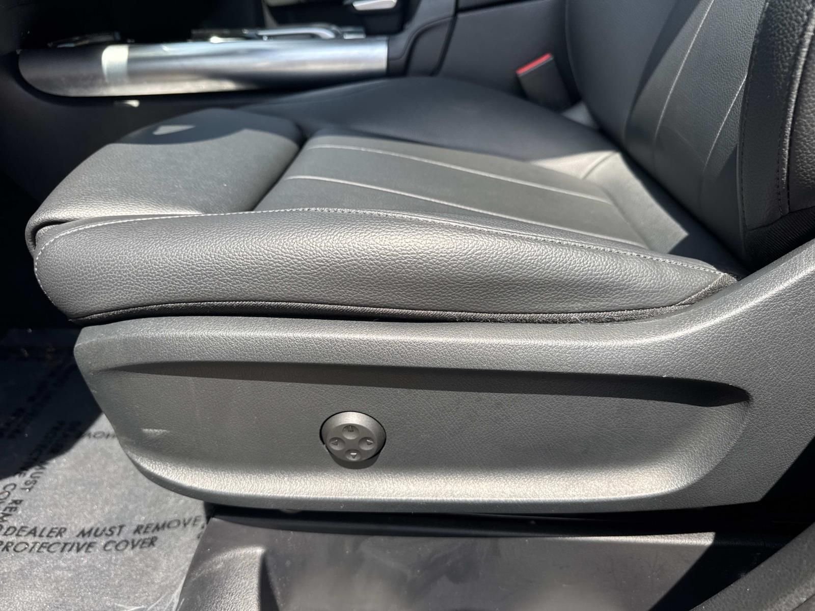 Used 2022 Black Mercedes-Benz GLA 250 image 17