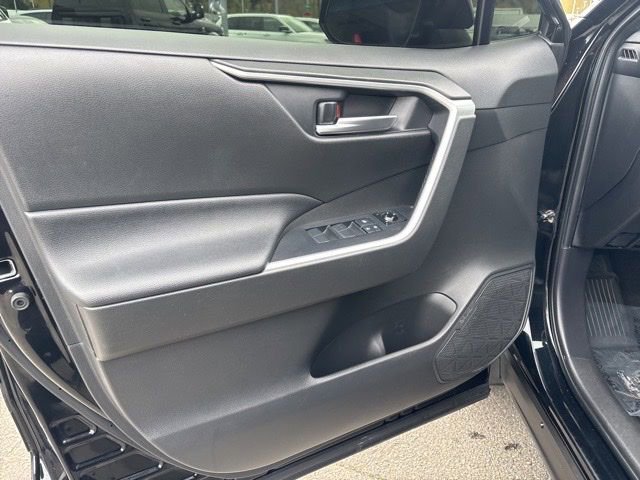 Used 2020 Midnight Black Metallic Toyota XLE image 17