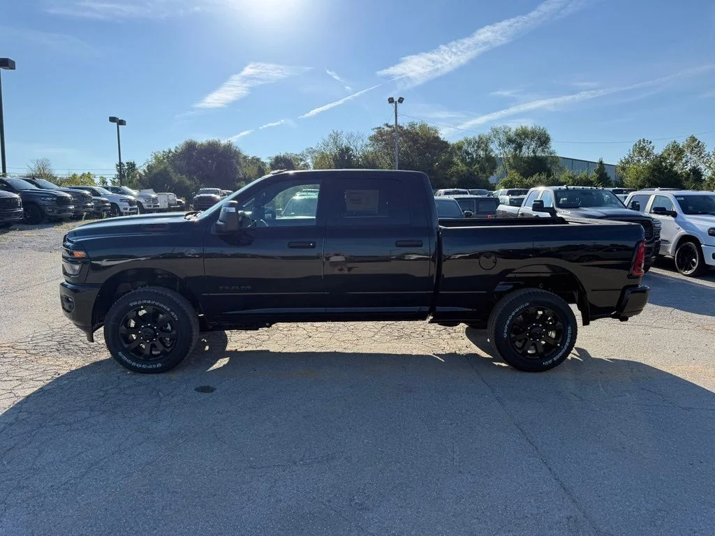 New 2027 Diamond Black Crystal Pearl-Coat Exterior Paint RAM Big Horn image 10