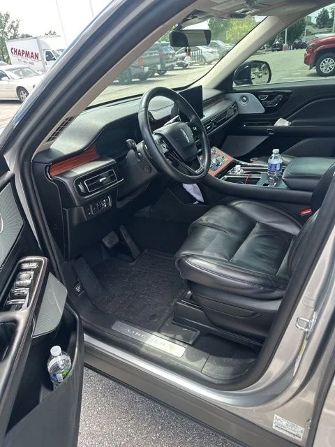 Used 2022 Silver Lincoln Grand Touring image 8