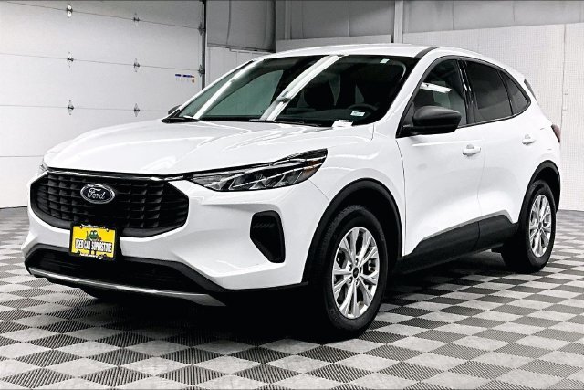 Used 2025 Oxford White Ford Active image 11