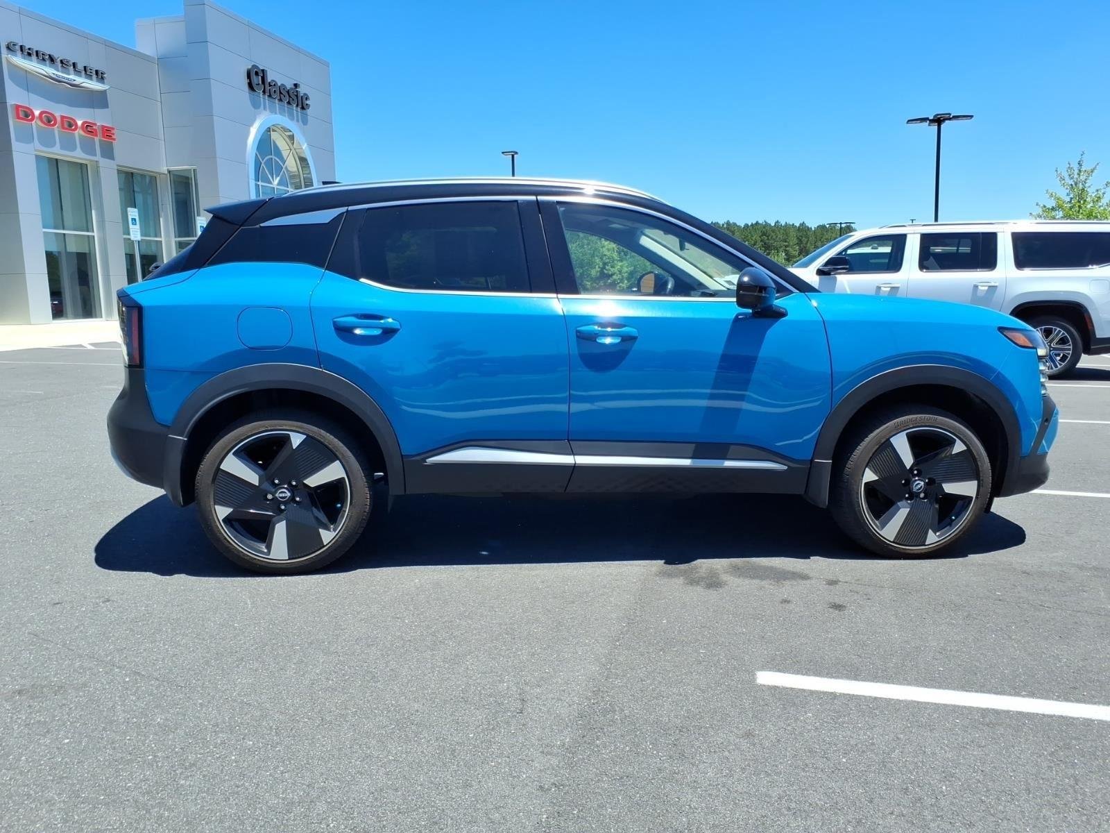 Used 2025 Arctic Ice Blue Metallic/Super Black Nissan SR image 9