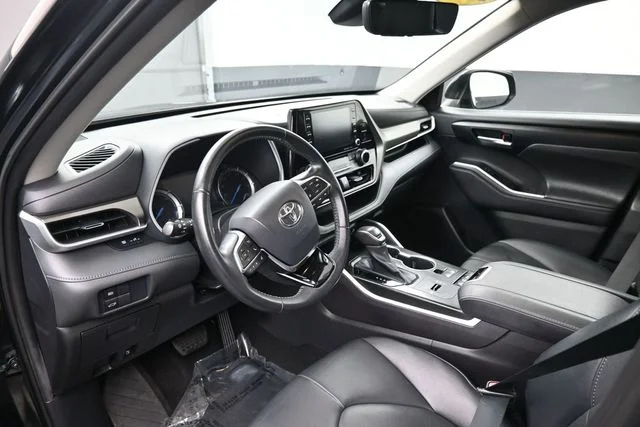 Used 2021 Black Toyota XLE image 28