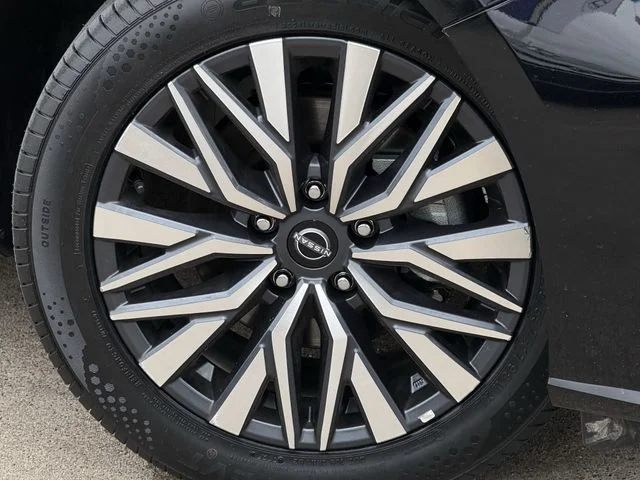 Used 2025 Black Nissan 2.5 SV image 6
