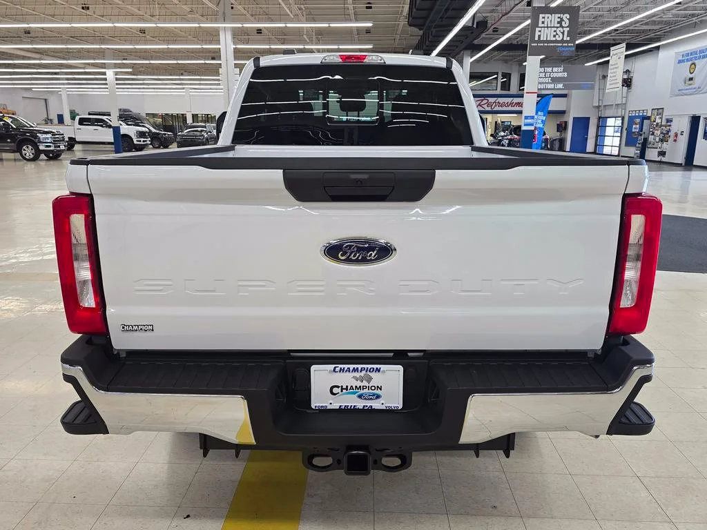 New 2026 Oxford White Ford F-250® XLT image 7
