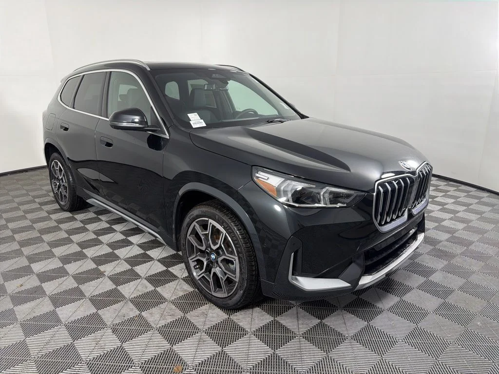 Used 2026 Black Sapphire Metallic BMW xDrive28i image 3