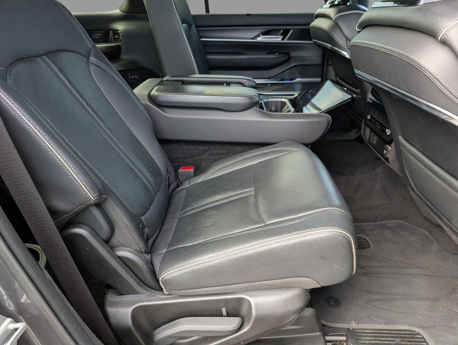 Used 2024 Baltic Gray Metallic Clearcoat Jeep Series II image 39