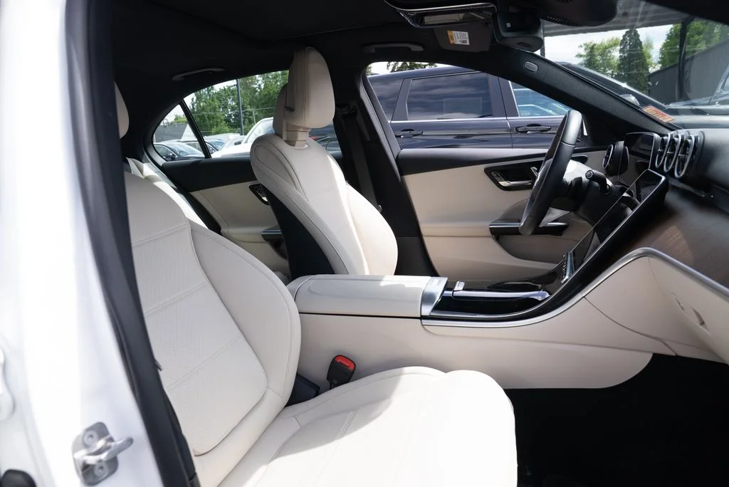Used 2025  Mercedes-Benz C 300 image 24