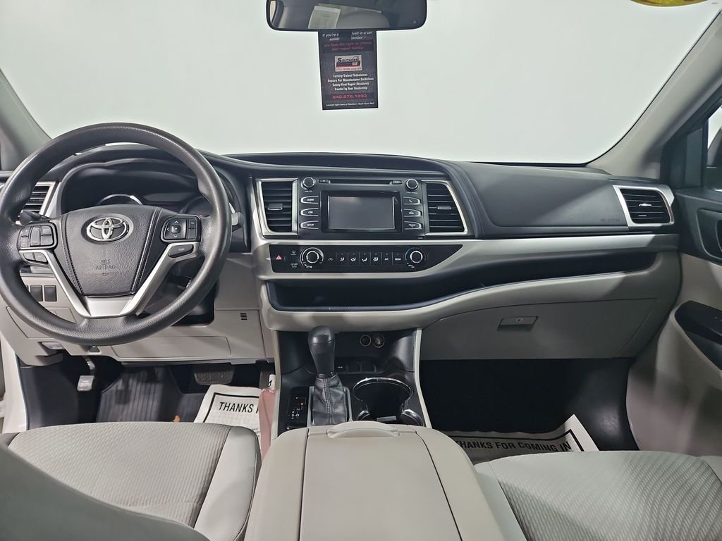 Used 2014 White Toyota LE image 18