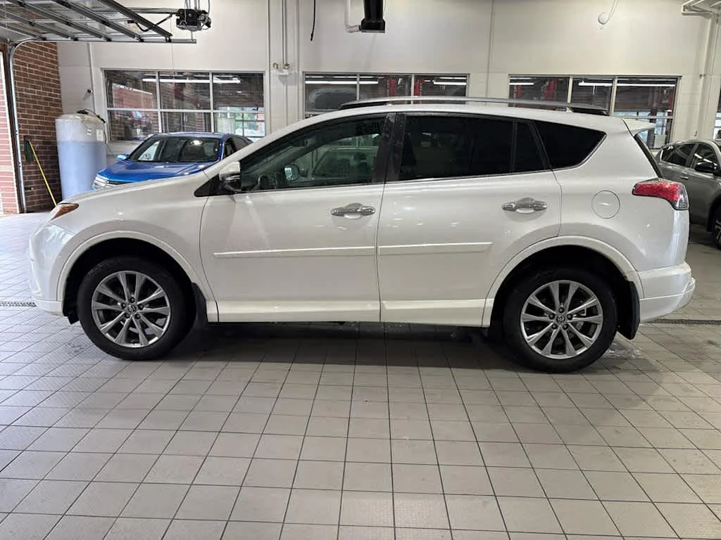 Used 2017 Blizzard Pearl Toyota Platinum image 3