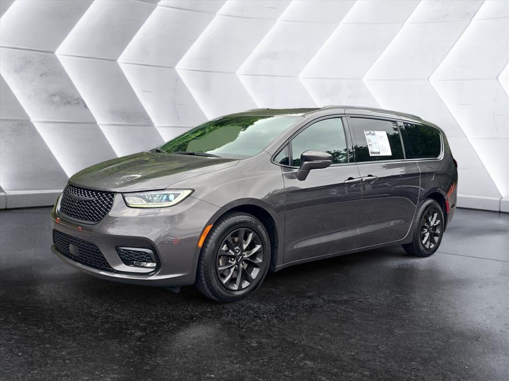 2021 Chrysler Pacifica Touring's photo