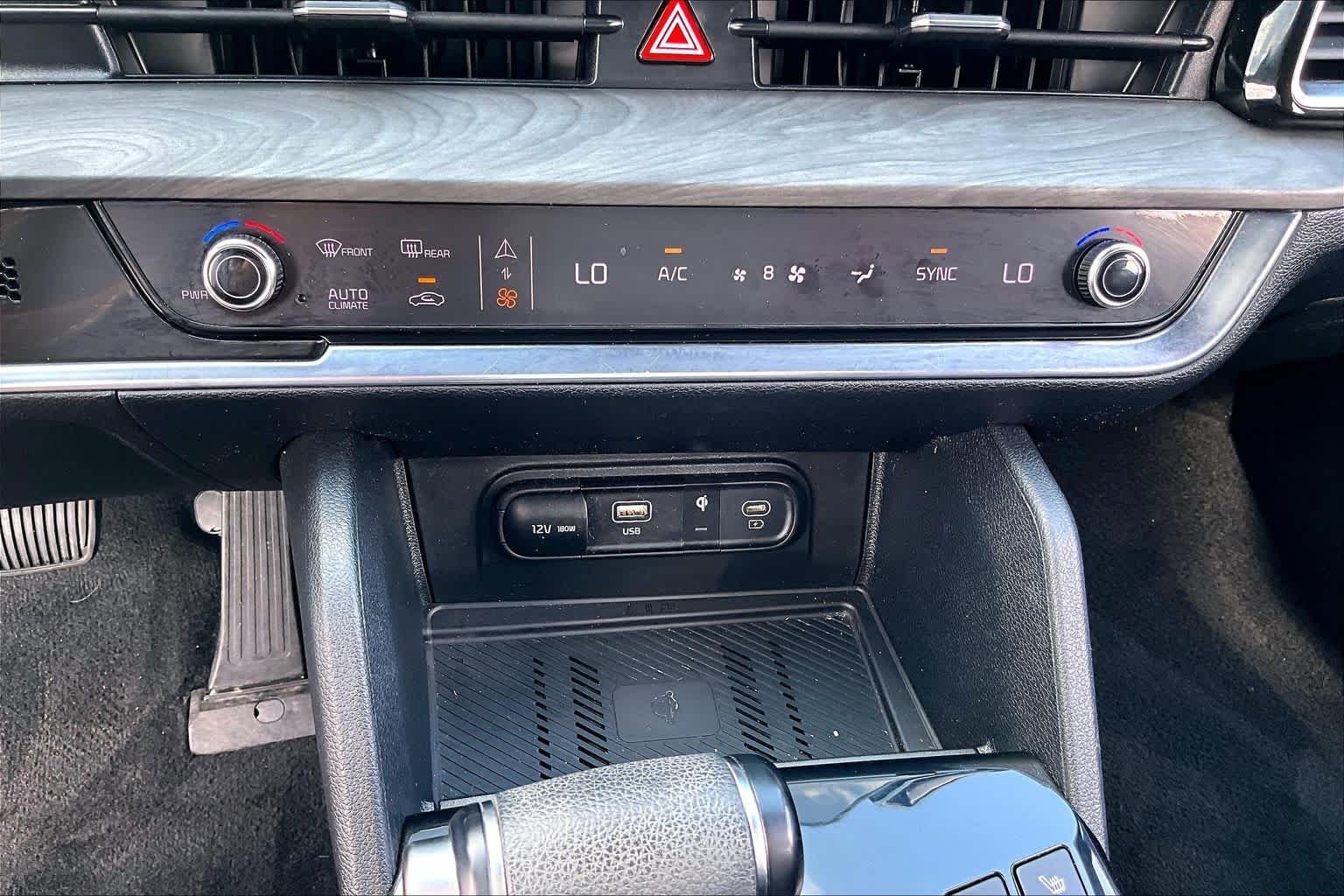 Used 2025 Wolf Gray Kia X-Line image 33